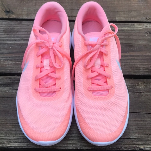 nike salmon pink
